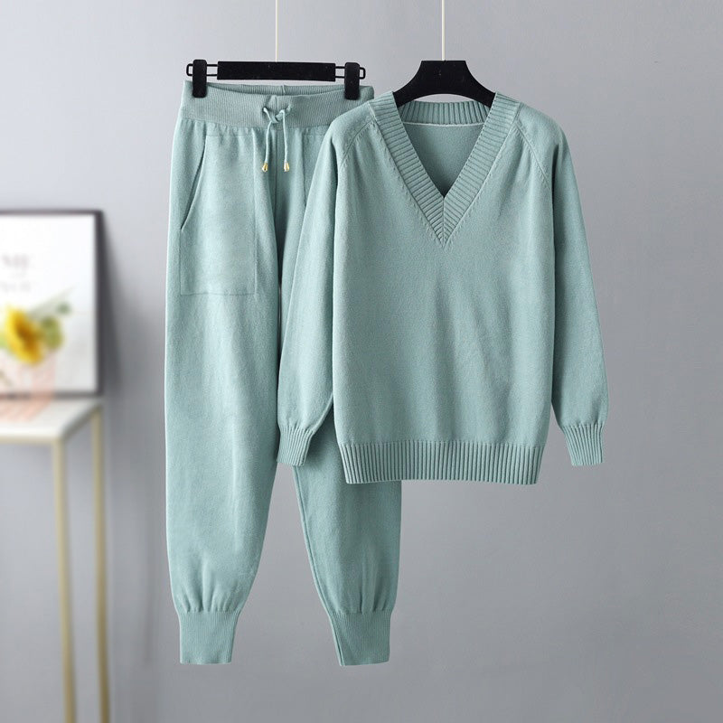 Leda™ - Comfortable Two-Piece Set: Joggers and V-Neck Sweater