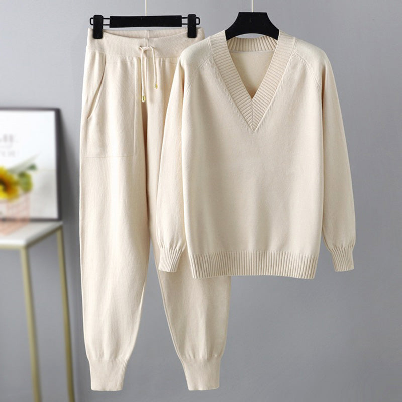 Leda™ - Comfortable Two-Piece Set: Joggers and V-Neck Sweater