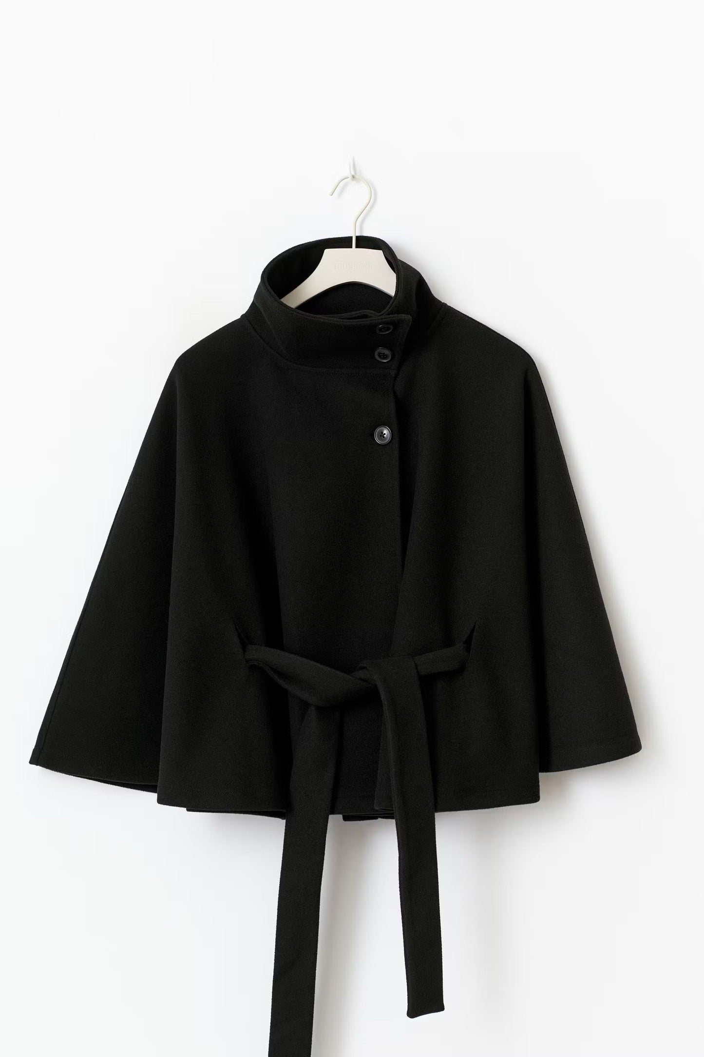 Mara – Cape-Style Jacket for Autumn and Winter