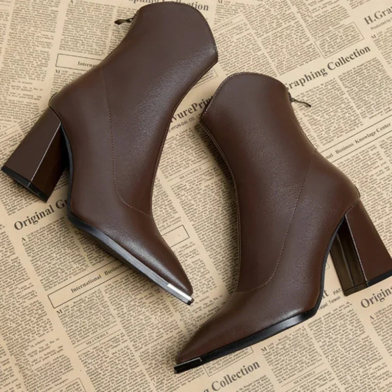 Chelsea - Comfortable women's leather boot